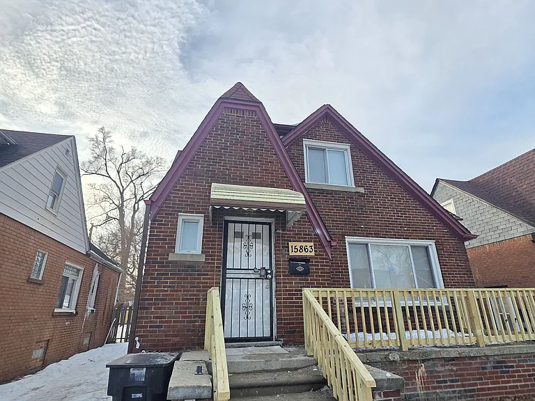 15863 Sorrento St — Photo 1