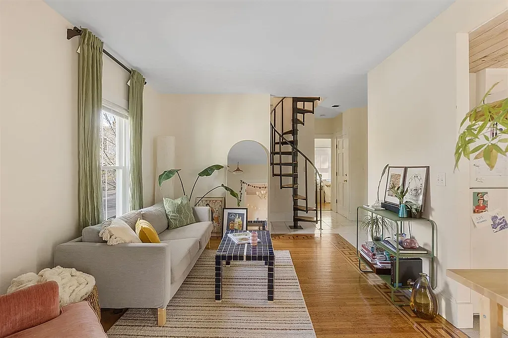 3 bed, $4,500 — Photo 2