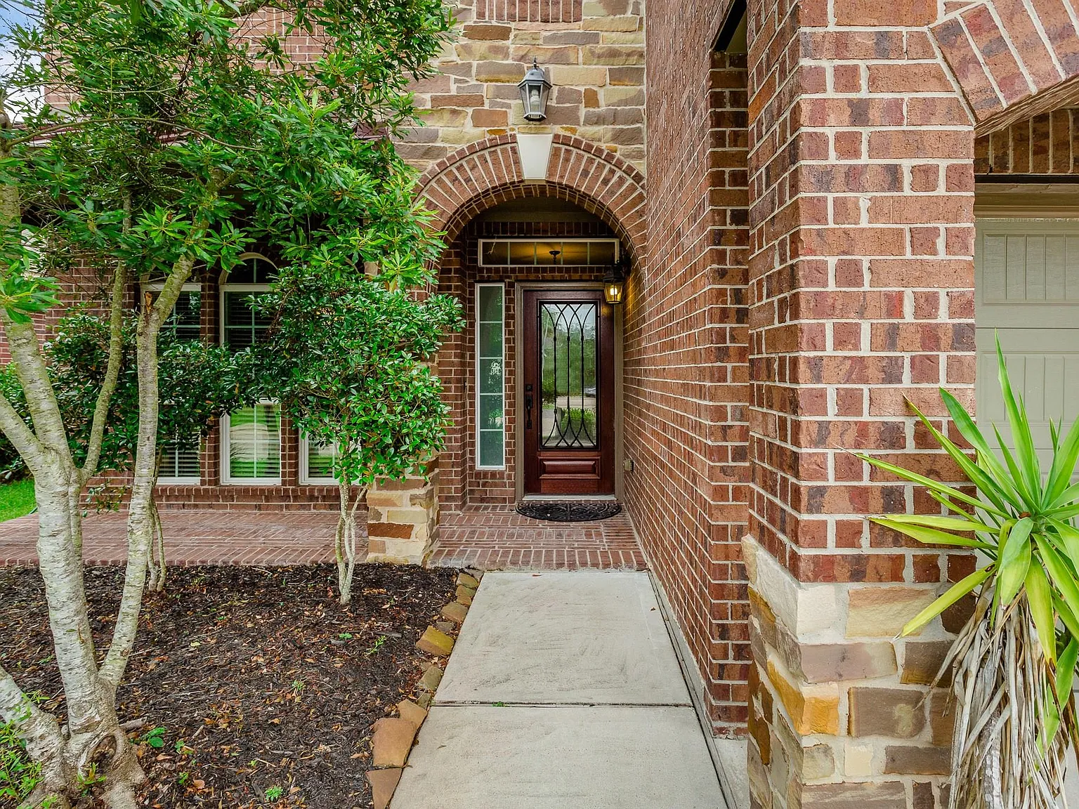 3 bed, 2.5 bath, 3461 sqft, $3,750 — Photo 2