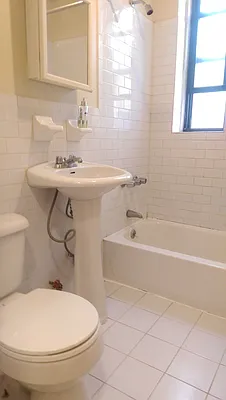 Rented by Lang Realty LLC | media 15