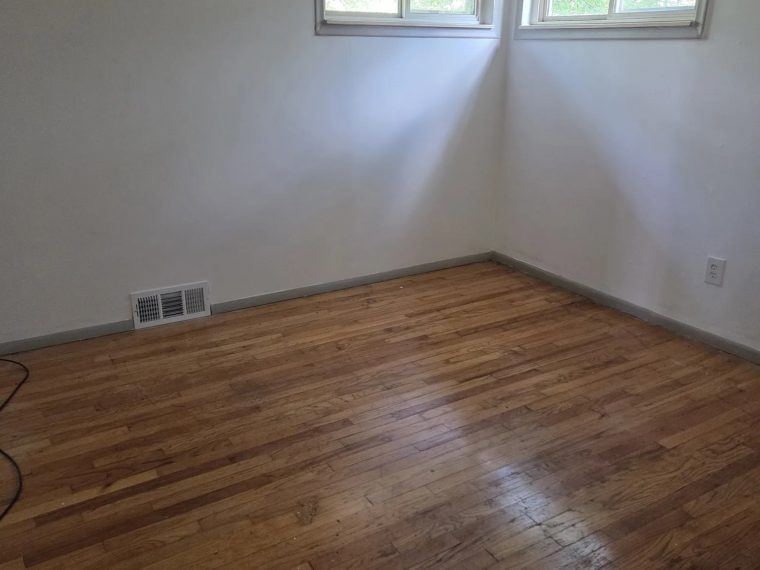 3 bed, 954 sqft, $1,350 — Photo 2