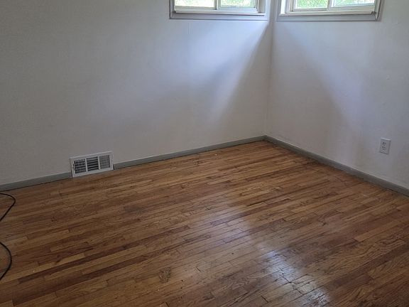 2nd image of 28507 Avondale St