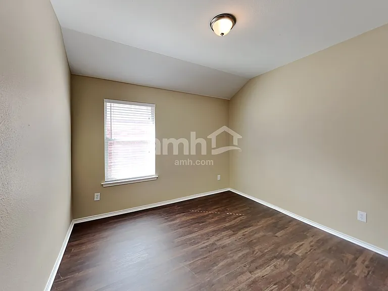 15500 Yarberry Dr — Photo 16
