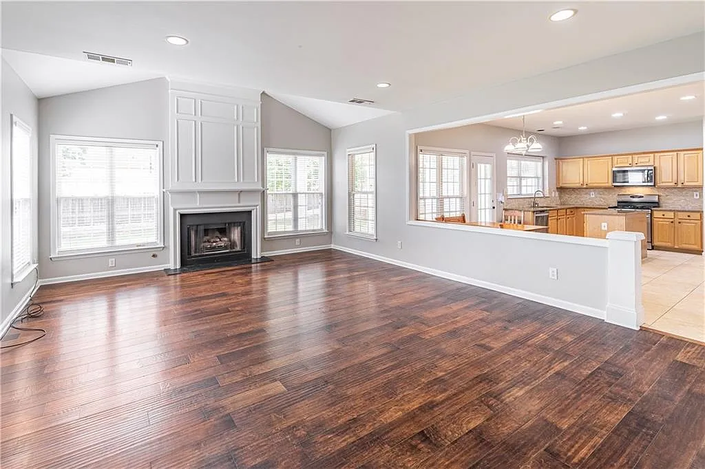 4 bed, 2.5 bath, 3164 sqft, $3,000 — Photo 3