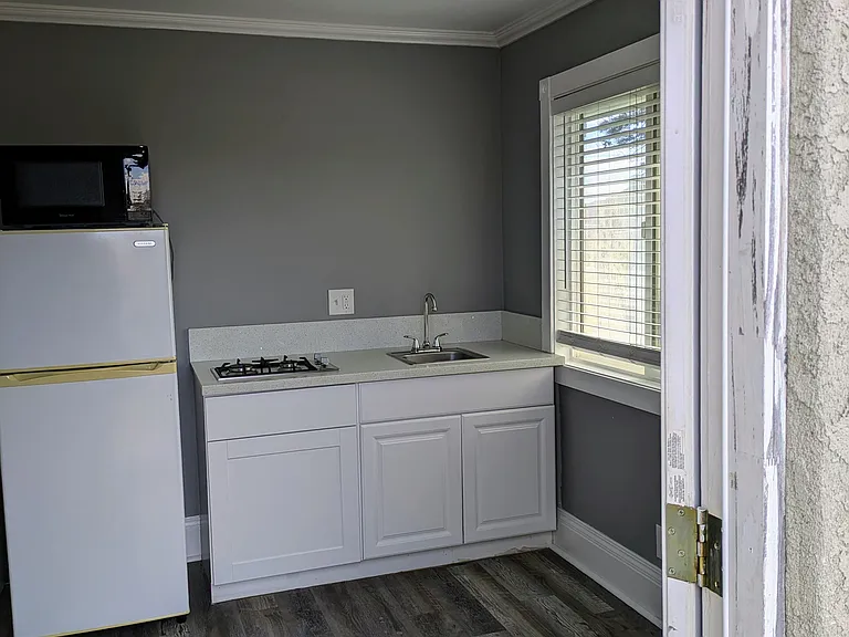 504 Mars Ave #A — Photo 5