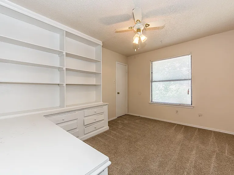 2710 Francisco Dr — Photo 17