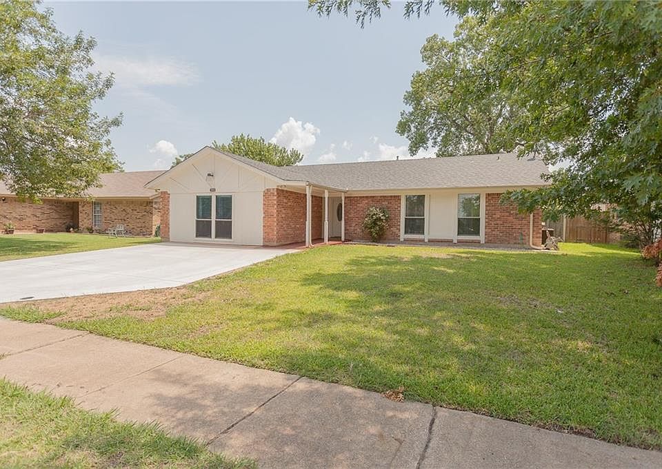 1st image of 2914 Lake Park Dr