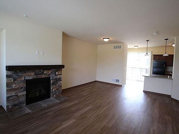 5th image of 1004 Cherry Blossom Dr