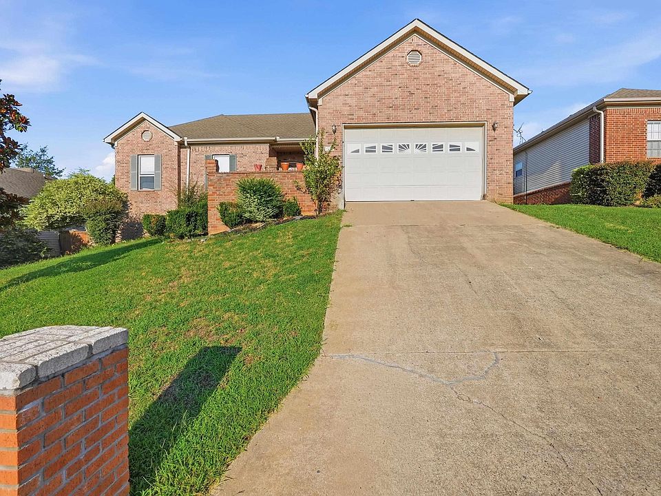 1st image of 102 Ridgecrest Sq