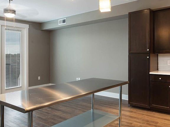 3rd image of 2202 Lawnmont Ave #1