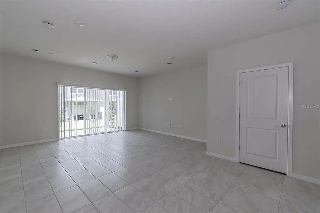 3 bed, 2.5 bath, 1736 sqft, $2,150 — Photo 2