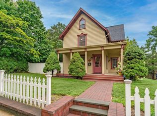 24 E Carver St, Huntington, NY 11743