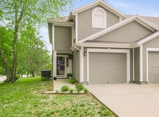 5595 NW Sunrise Meadow Ln, Lees Summit, MO 64064