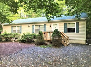 160 Wyomissing Dr, Pocono Lake, PA 18347