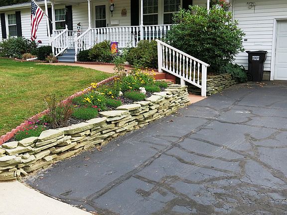 2nd image of 400 Parkwood Dr