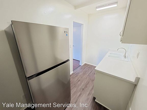 5th image of 991 Ventura Ave APT 8