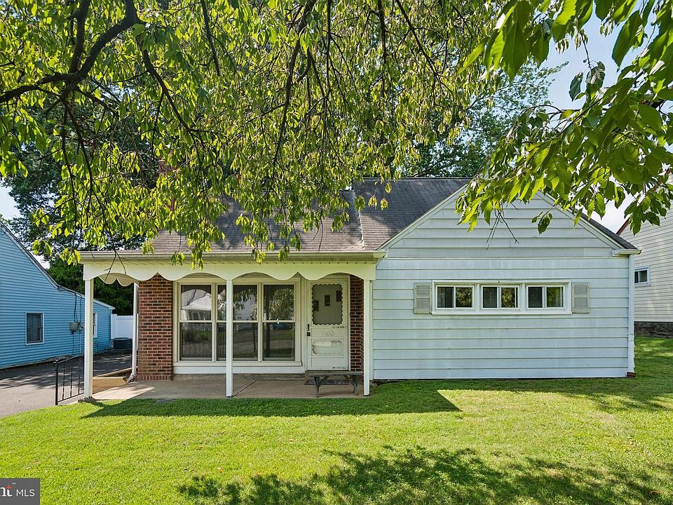 1st image of 524 Selma St