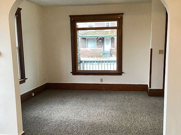 5th image of 84 College St
