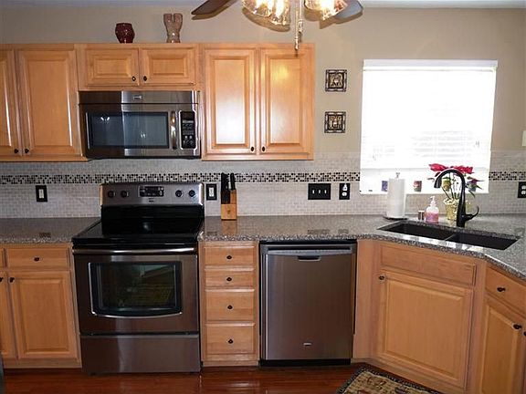 3rd image of 1708 Savannah Lakes Dr