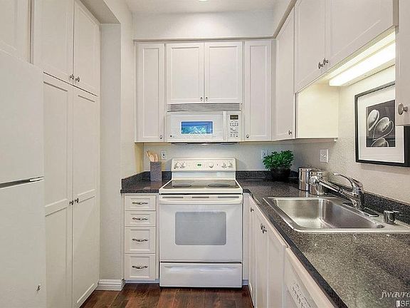 3rd image of 444 Francisco St APT 203