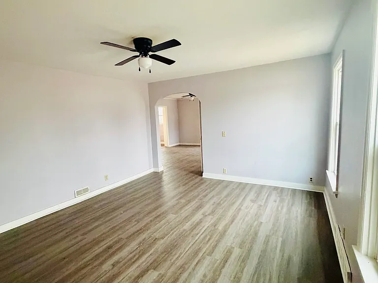 408 NE 3rd St — Photo 1