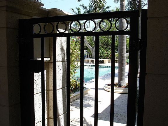 Gated Entry to Pool/Deck