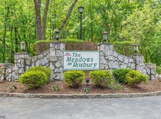 27 Garden Ct, Succasunna, NJ 07876