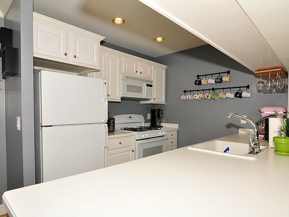 2nd image of 1050 N. Stuart Street ##103