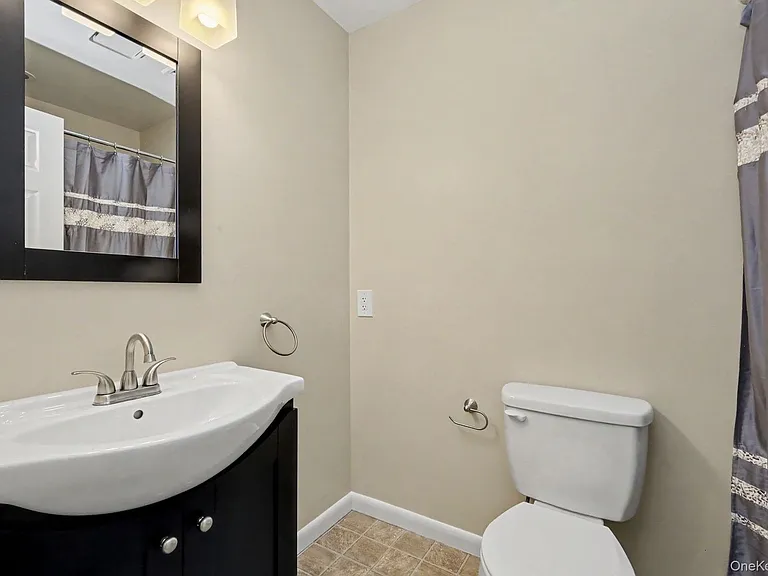 212 Old Farm Ln — Photo 23