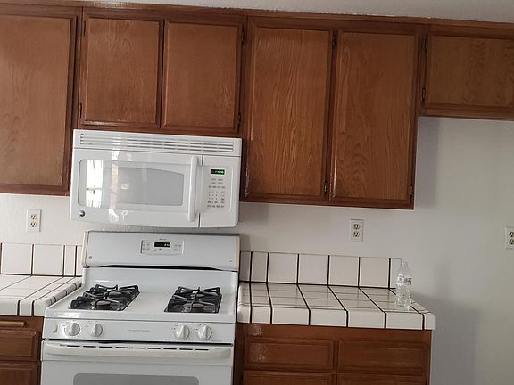3rd image of 806 E J9 Ave