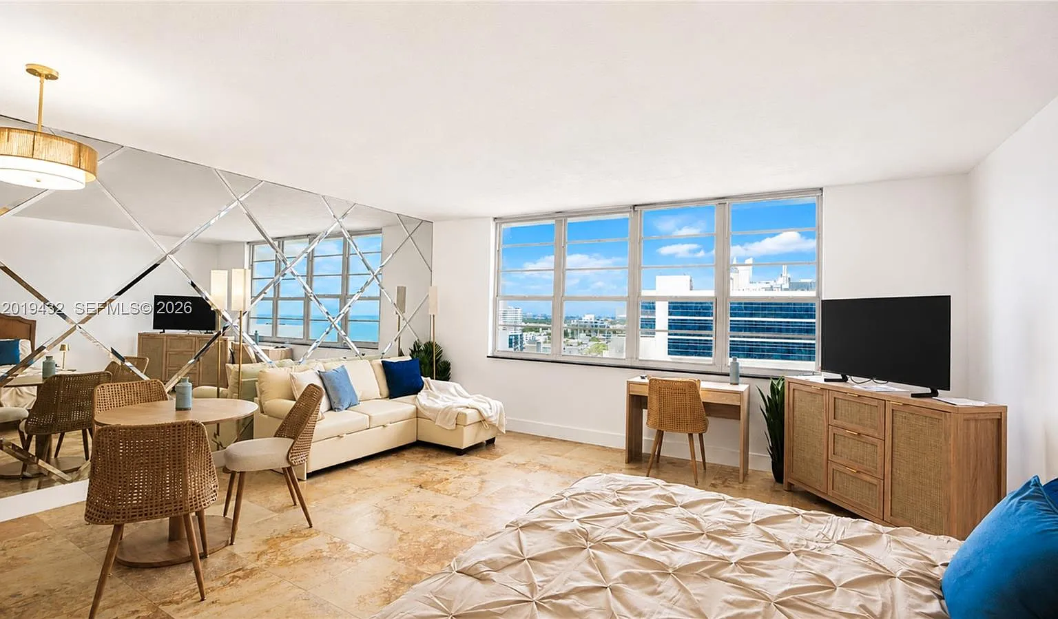 The Decoplage Condo — Photo 1