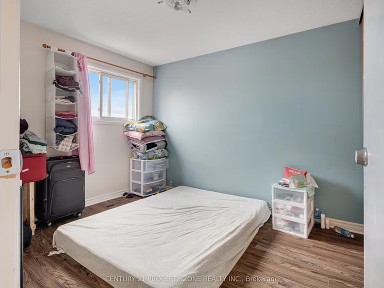 32 Lady Stewart Blvd — Photo 10