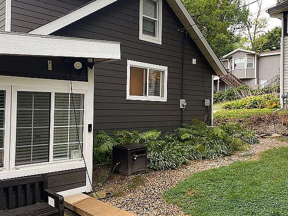 5th image of 1735 E Road Four St