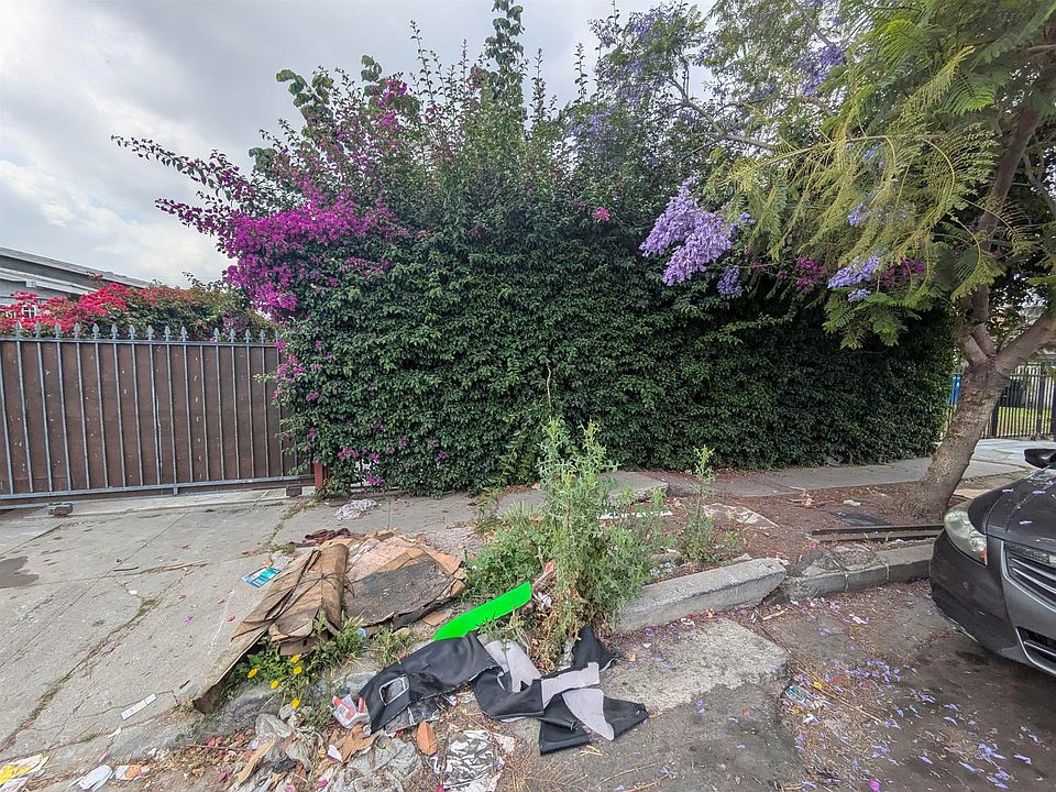 1st image of 600 W 85th St