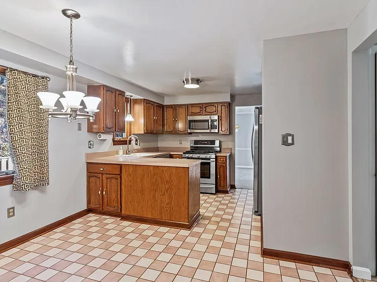 104 Erin Ct — Photo 9