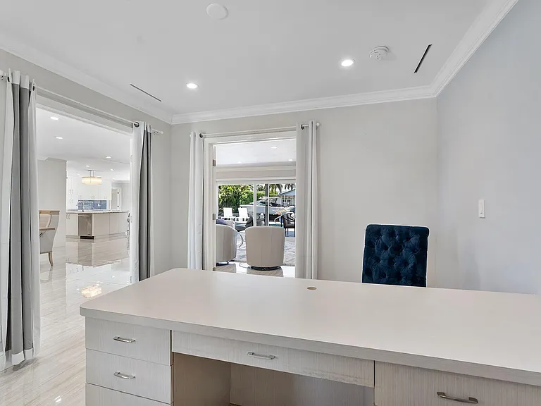 831 Dover St — Photo 45