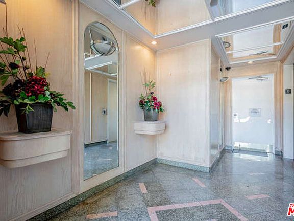 3rd image of 1409 S Saltair Ave APT 203