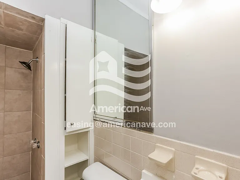 926055_010_wm_-_main_bathroom_13144248.jpg