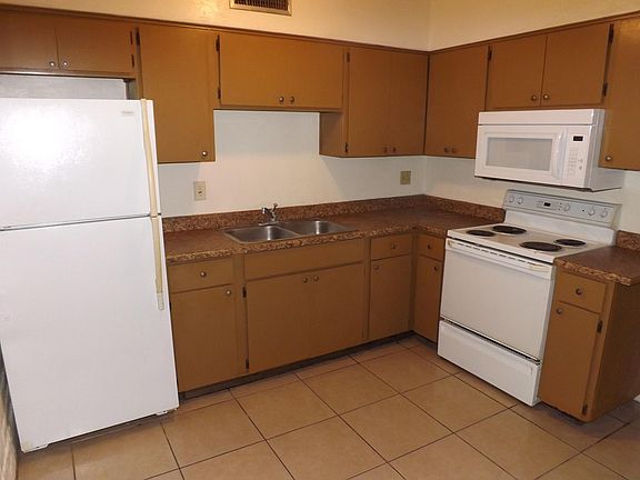 2nd image of 3546 E Monte Vista Dr Unit B