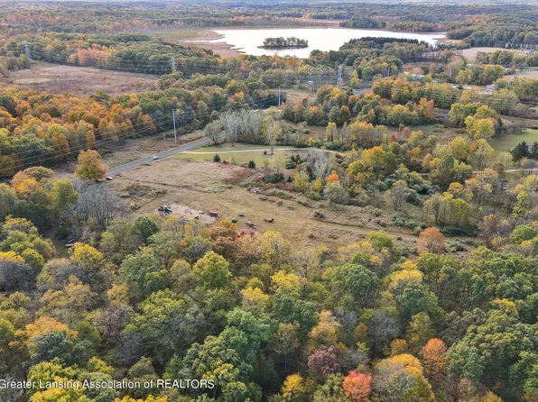 9536 Sand Rd, Bellevue, MI 49021