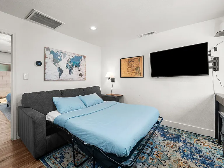 1110 E Polk St #4 — Photo 8