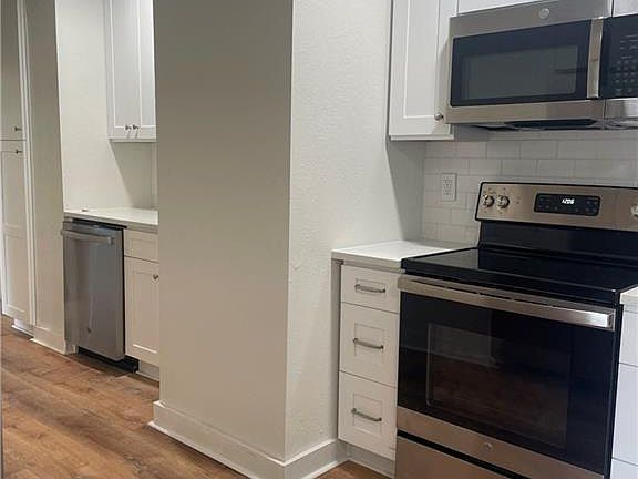 2nd image of 53 Duane St Unit A