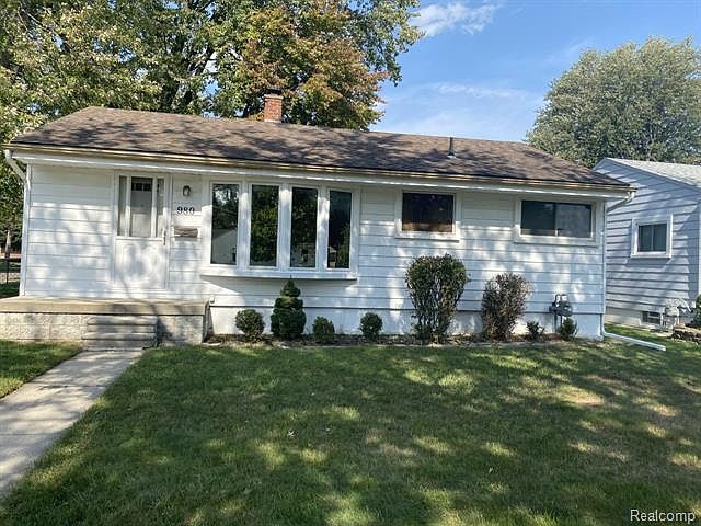 1st image of 980 Douglas St