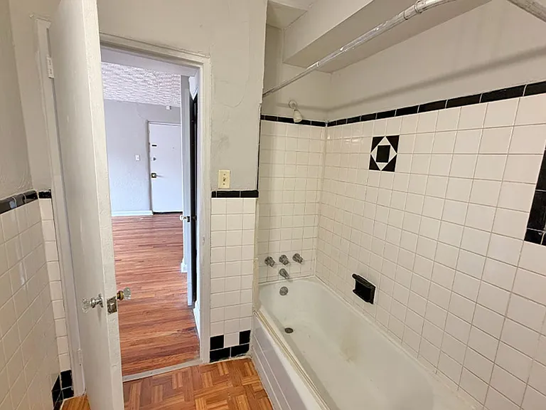596 Lowell Ave — Photo 12