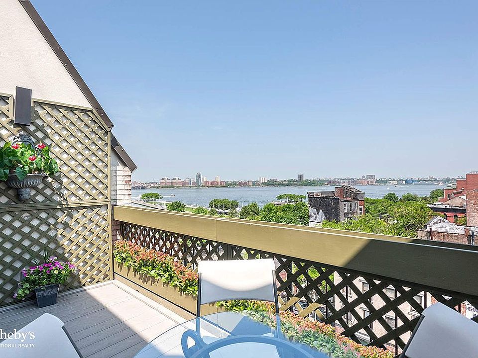 1st image of 130 Barrow St Unit Penthouse 520