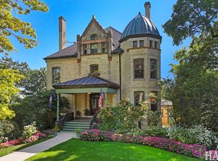 34 Logan Loop, Highland Park, IL 60035