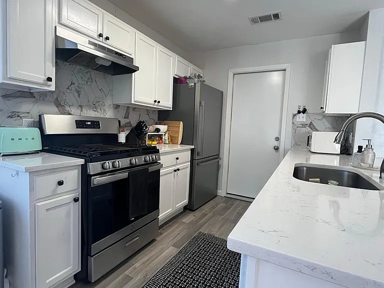 2511 E Stassney Ln — Photo 12