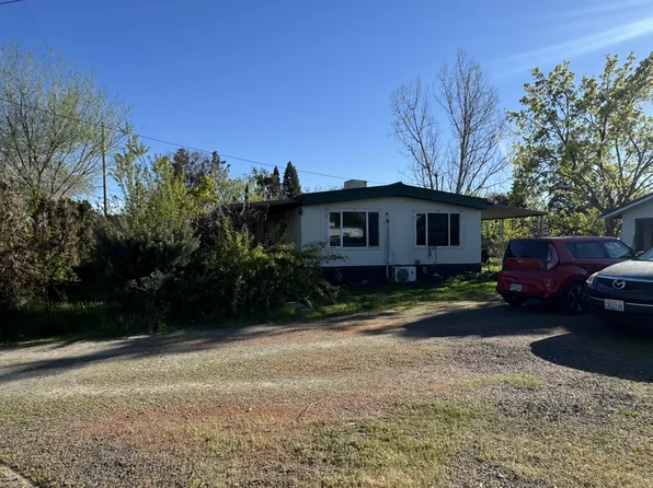 6009 Harris Rd, Central Point, OR 97502