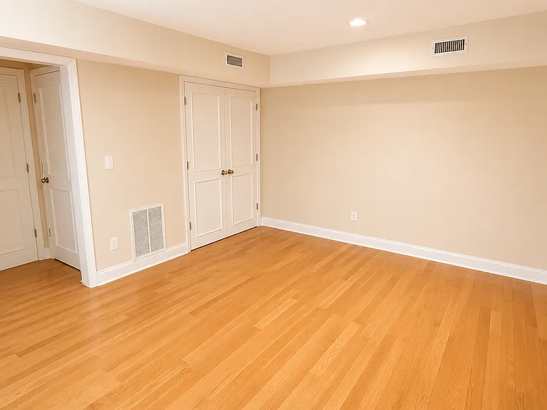 2435 Bedford St #1J — Photo 13