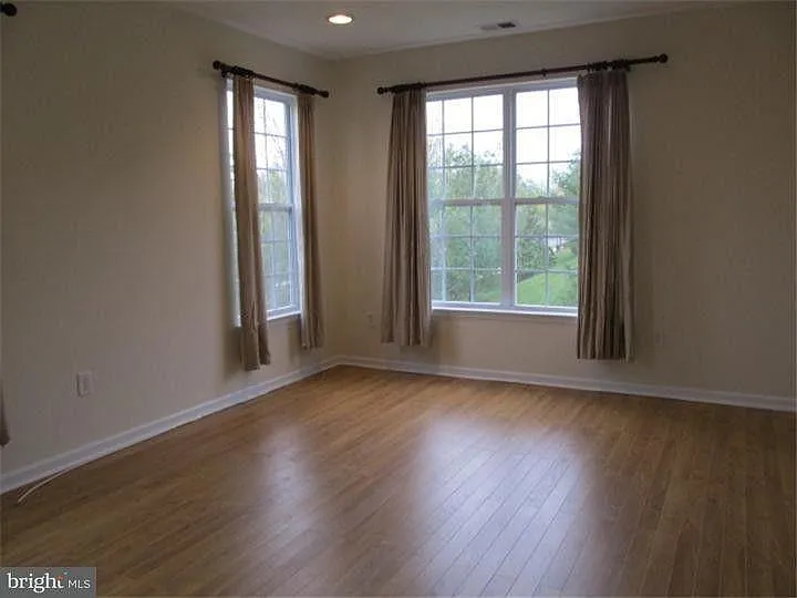 5 Jackson Ave — Photo 17